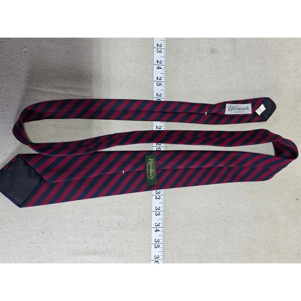 Resilio necktie features